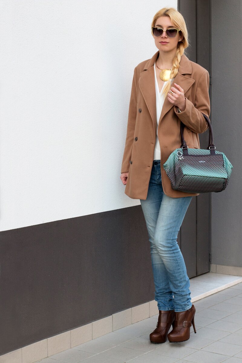 Fashion blogger Aurora Berill wearing a StyleMoi brown woolen coat