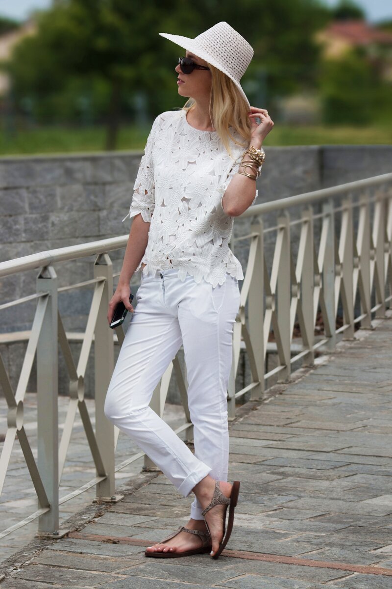 Fashion blogger Aurora Berill wearing a white on white outfit and Bangi leather summer sandals