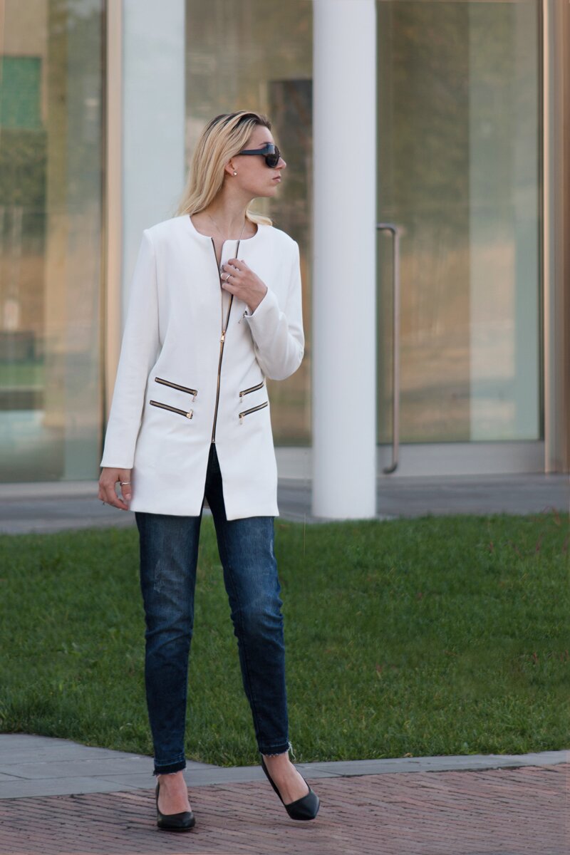 Fashion blogger Aurora Berill wearing a pair of square oversized sunglasses and Francesco Milano low heel pumps