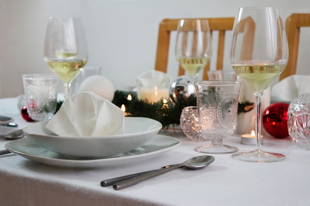 Fashion blogger Aurora Berill on Christmas table setting