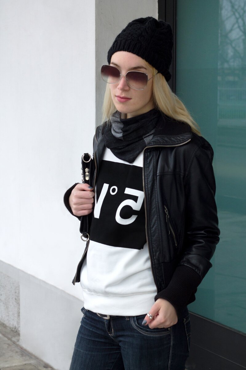 Fashion blogger Aurora Berill wearing an Chanel inspired edgy chic style sweatshirt and FREYERS gradient lens sunglasses