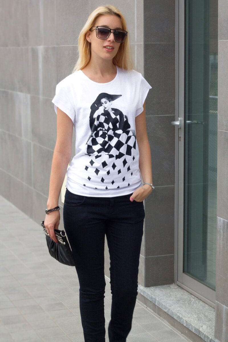 Fashion blogger Aurora Berill wearing a fashion tee