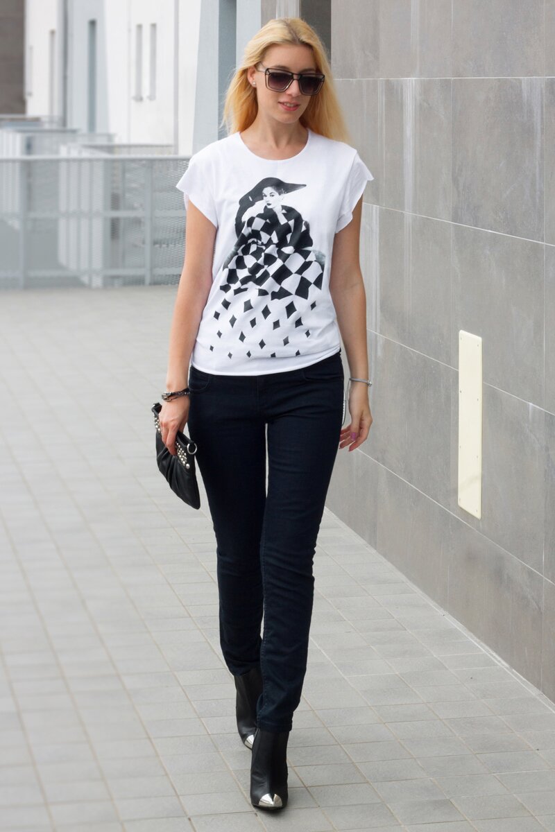 Fashion blogger Aurora Berill wearing a monochromatic look